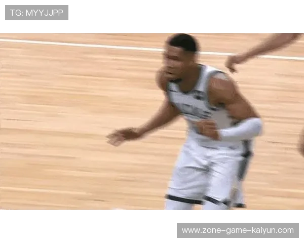 字母哥篮下连续攻破,雄鹿主场掌声雷动